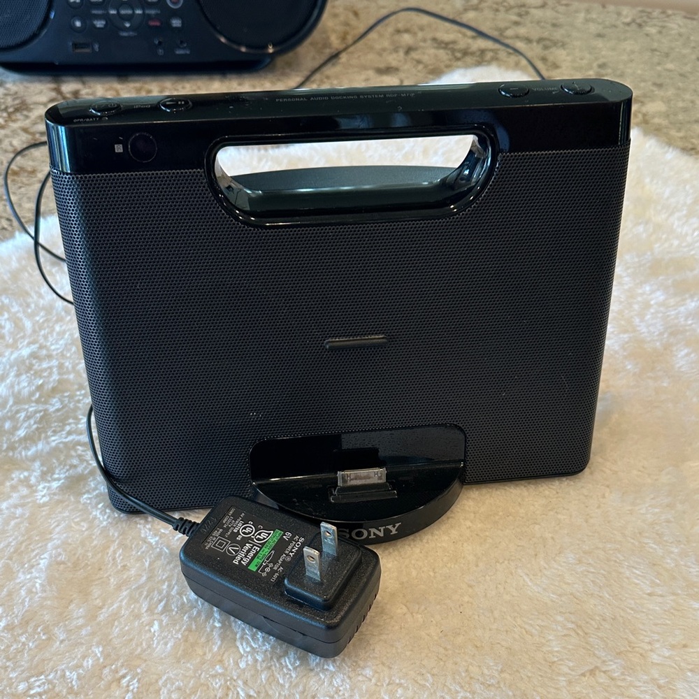 Sony RDP M7 up for Apple devices - Picture 2 of 3